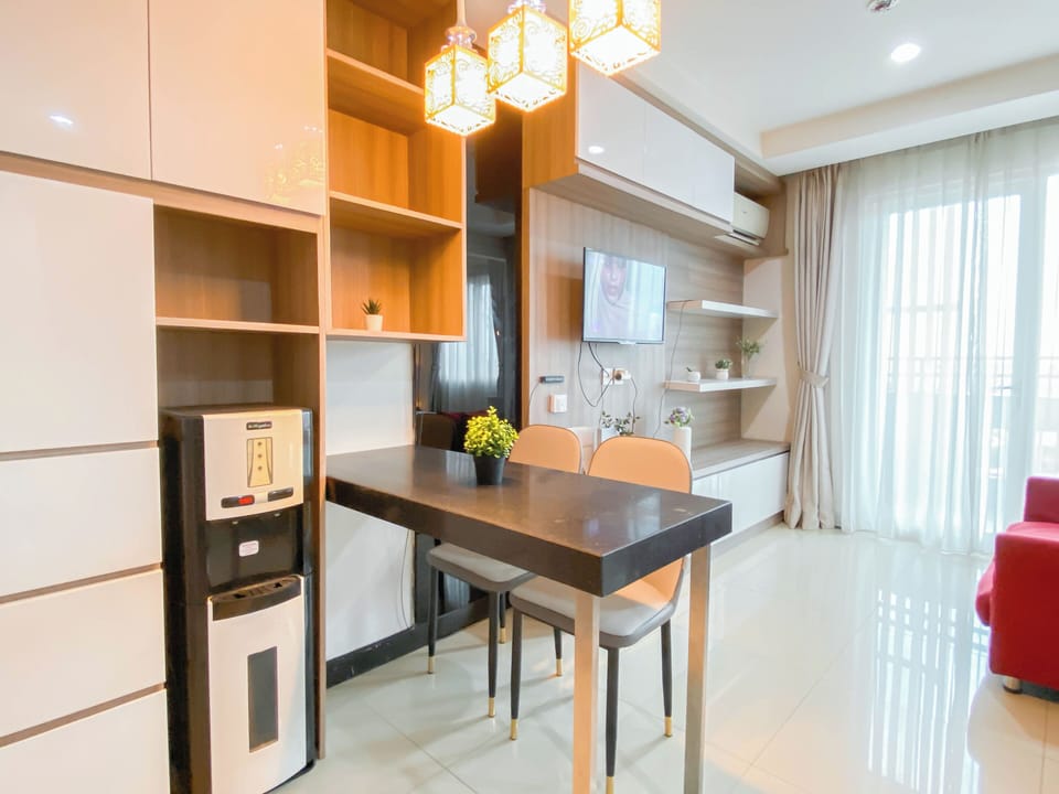 Room | Private kitchen | Fridge, stovetop, cookware/dishes/utensils