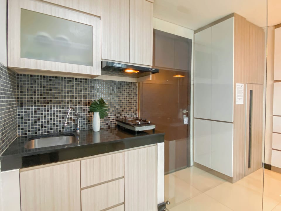 Room | Private kitchen | Fridge, stovetop, cookware/dishes/utensils