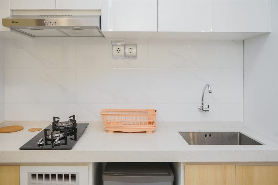 Room | Private kitchen | Fridge, stovetop, cookware/dishes/utensils