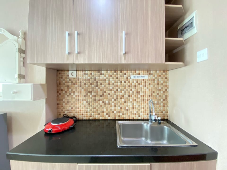 Room | Private kitchen | Fridge, stovetop, cookware/dishes/utensils