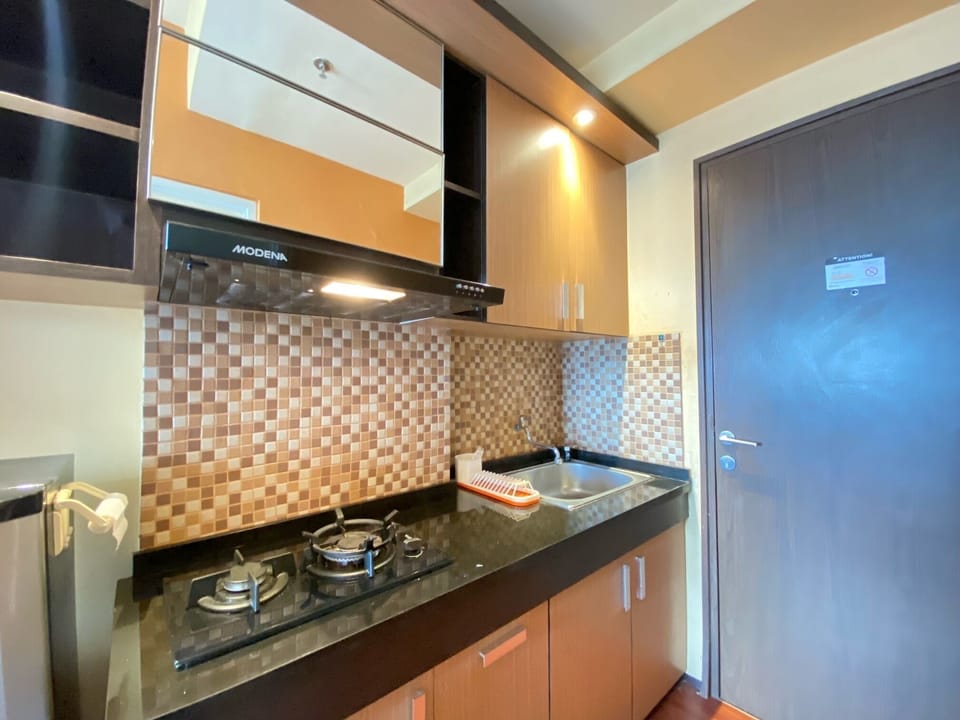 Room | Private kitchen | Fridge, stovetop, cookware/dishes/utensils