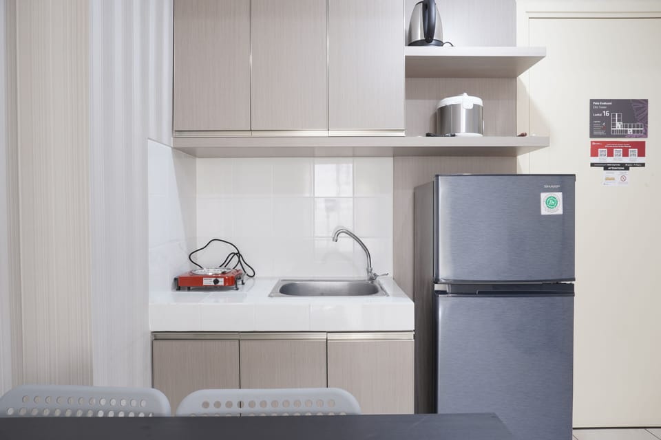 Room | Private kitchen | Fridge, stovetop, cookware/dishes/utensils