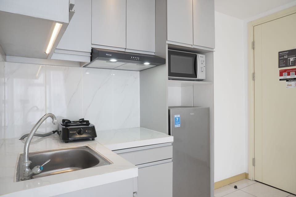 Fridge, stovetop, cookware/dishes/utensils