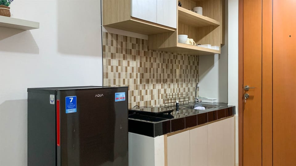 Room | Private kitchen | Fridge, stovetop, cookware/dishes/utensils
