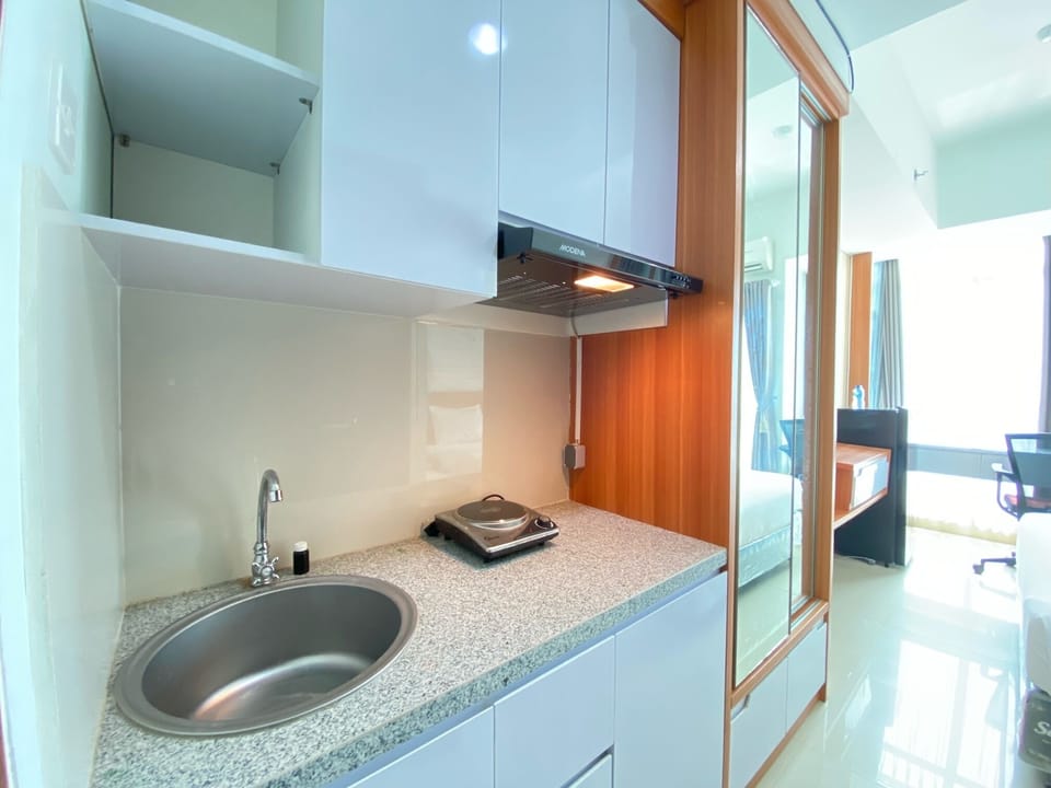 Room | Private kitchen | Fridge, stovetop, cookware/dishes/utensils