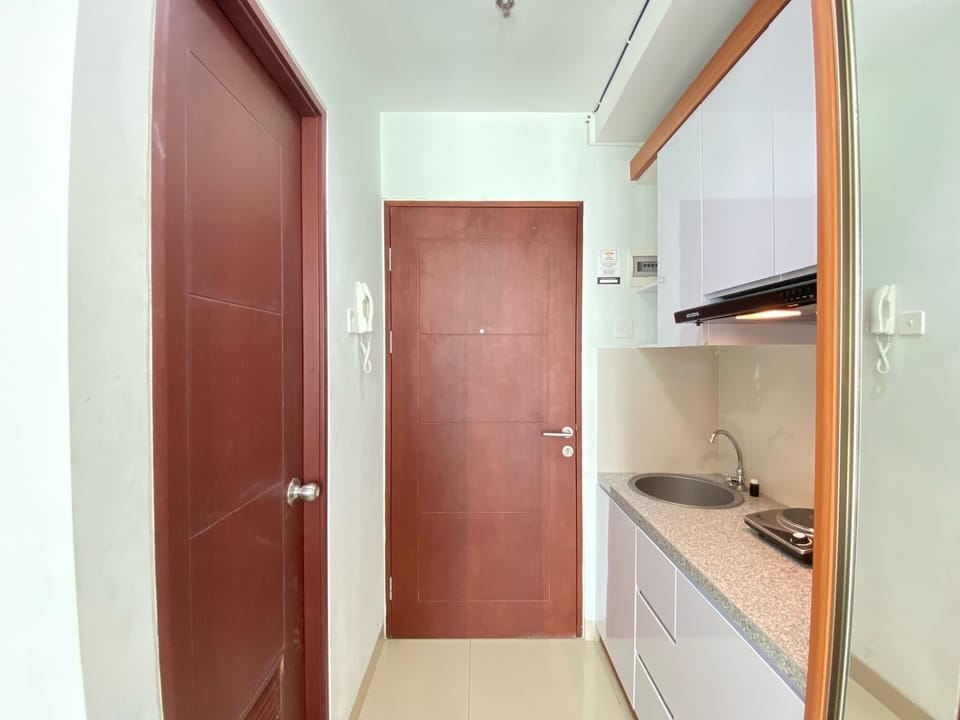 Fridge, stovetop, cookware/dishes/utensils