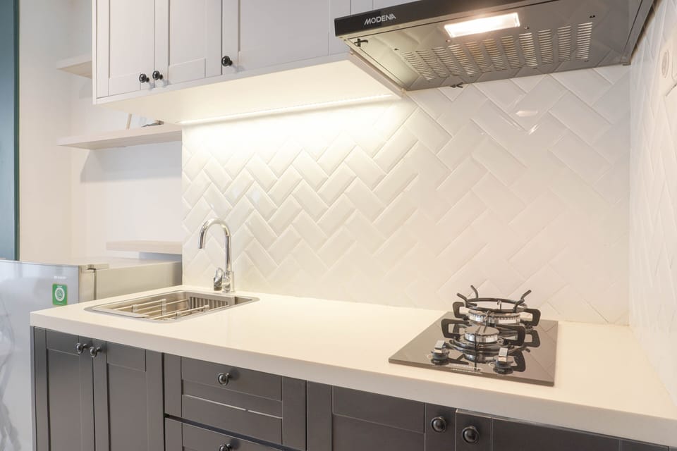 Room | Private kitchen | Fridge, stovetop, rice cooker, cookware/dishes/utensils
