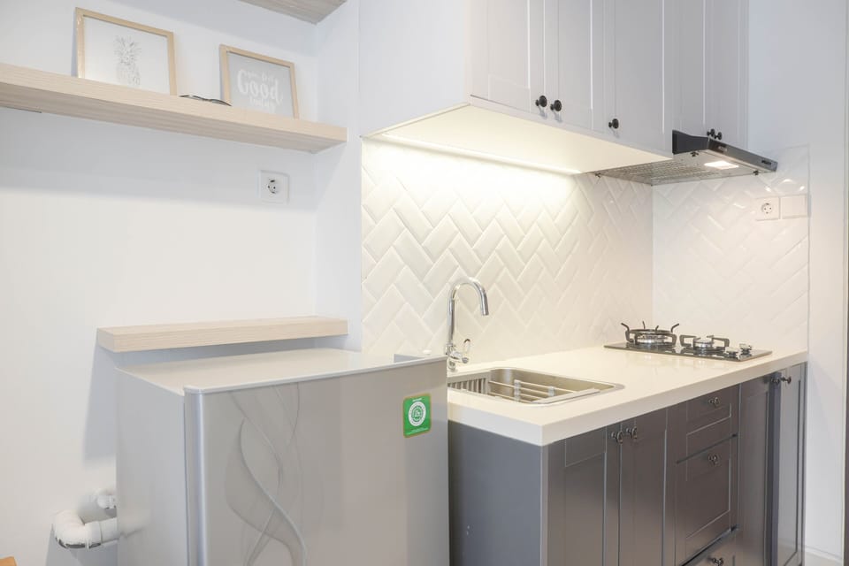 Room | Private kitchen | Fridge, stovetop, rice cooker, cookware/dishes/utensils