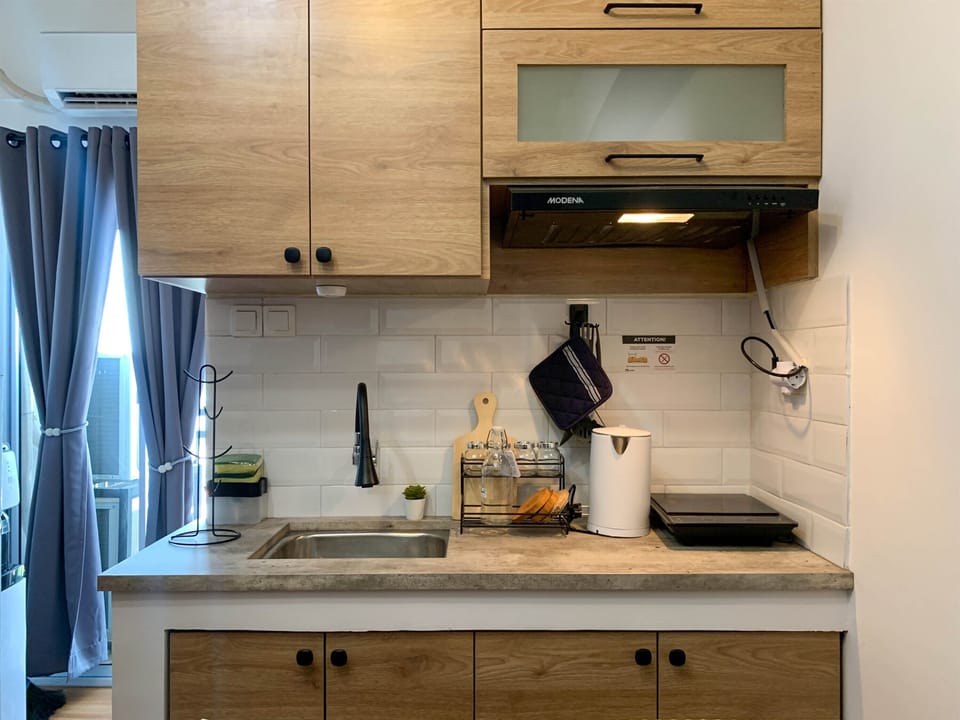 Fridge, stovetop, cookware/dishes/utensils