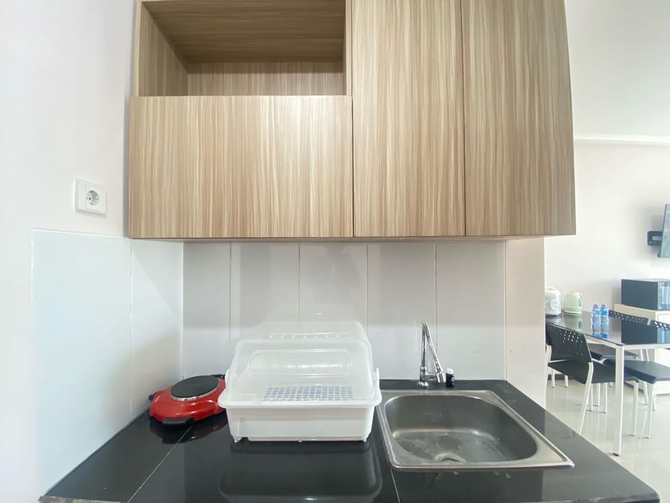 Room | Private kitchen | Fridge, microwave, stovetop, cookware/dishes/utensils