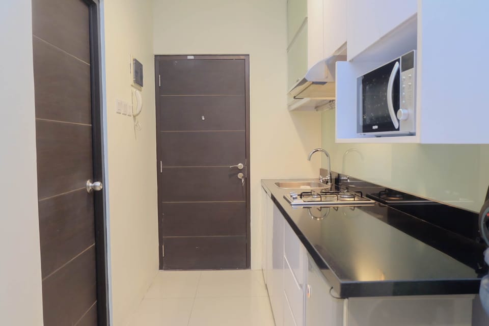 Fridge, microwave, stovetop, electric kettle