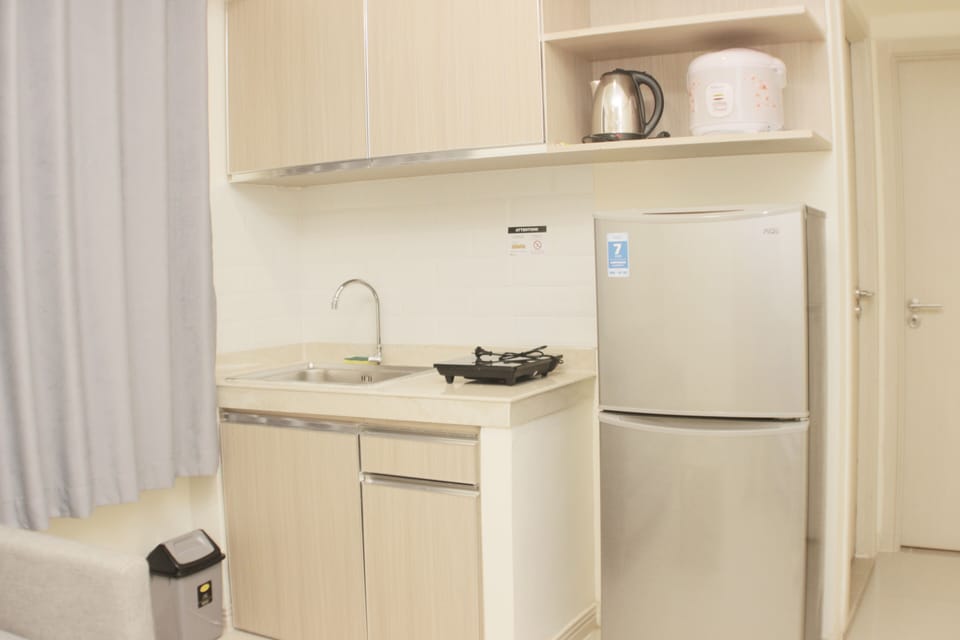 Room | Private kitchen | Fridge, stovetop, electric kettle, cookware/dishes/utensils