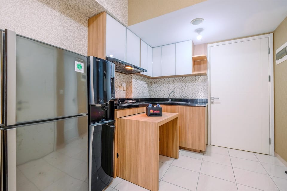 Fridge, stovetop, cookware/dishes/utensils