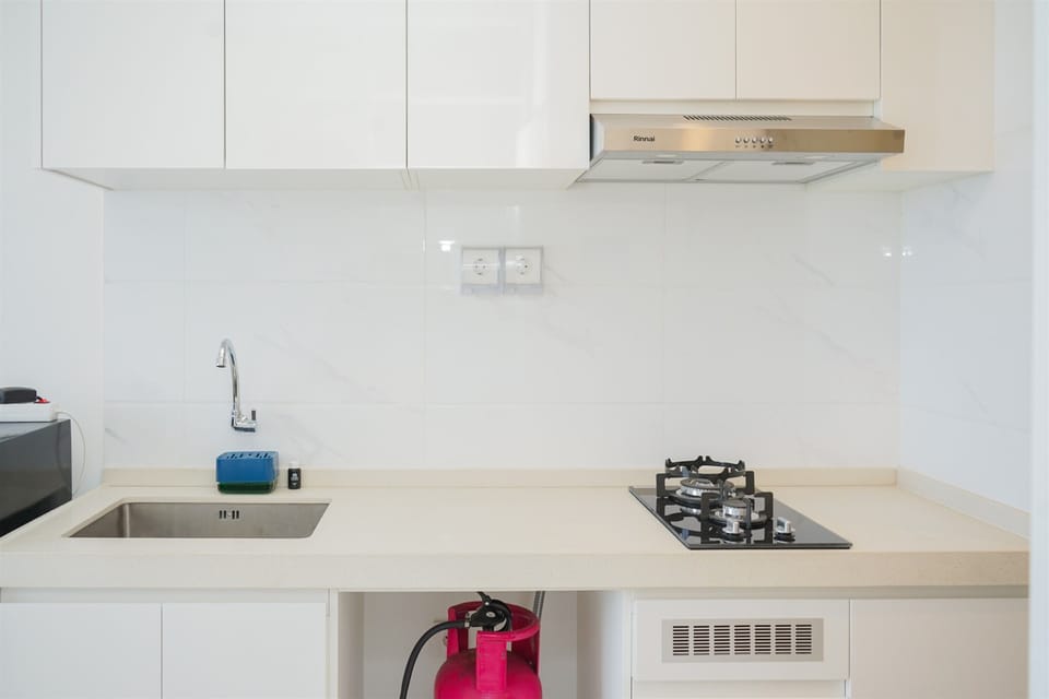 Room | Private kitchen | Fridge, stovetop, cookware/dishes/utensils