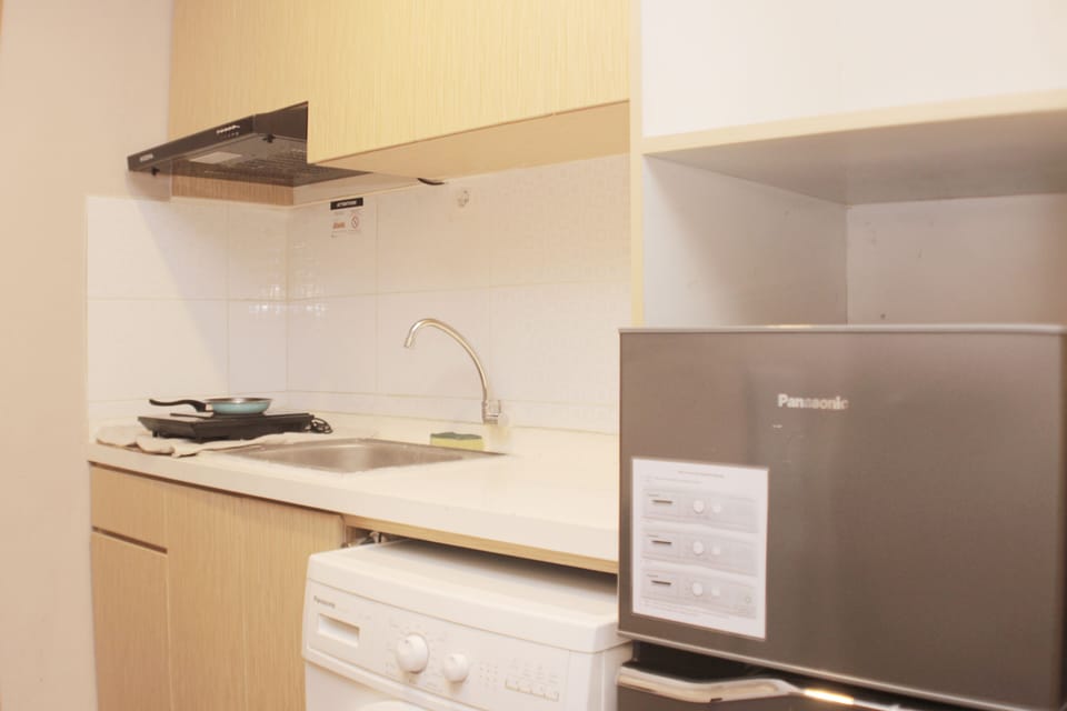 Room | Private kitchen | Fridge, stovetop, electric kettle, cookware/dishes/utensils