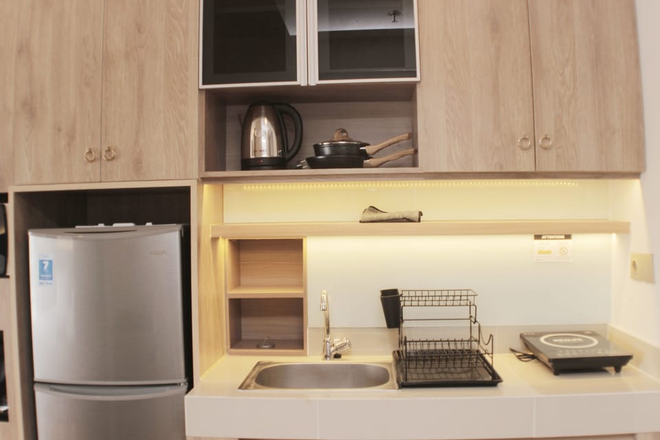 Room | Private kitchen | Fridge, microwave, stovetop, electric kettle
