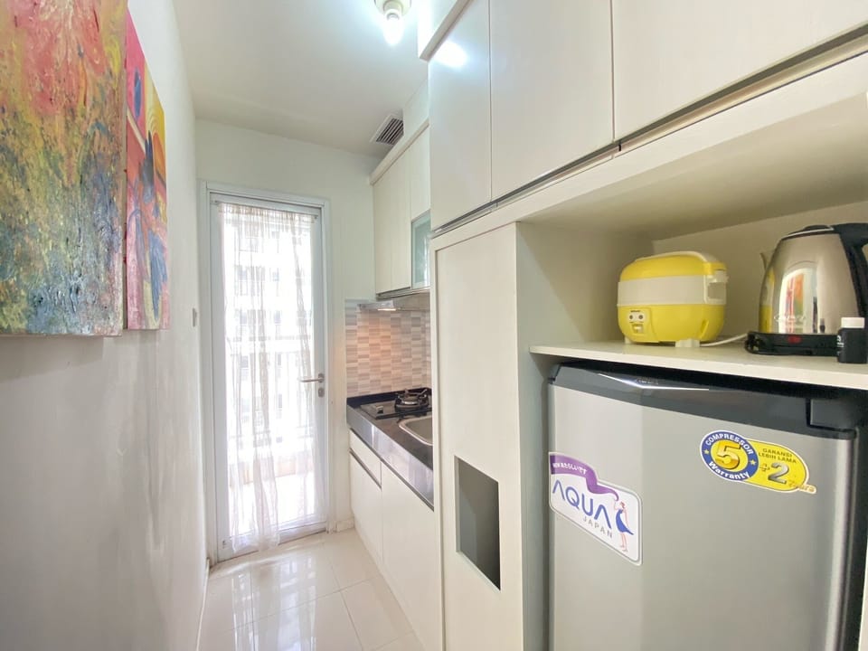 Room | Private kitchen | Fridge, stovetop, cookware/dishes/utensils