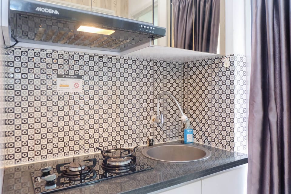 Room | Private kitchen | Fridge, stovetop, cookware/dishes/utensils