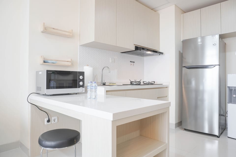 Room | Private kitchen | Fridge, stovetop, cookware/dishes/utensils