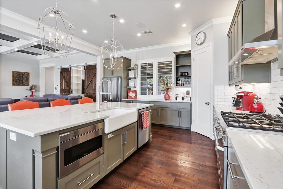 Stainless steel appliances in the full kitchen