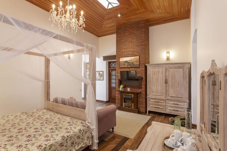 Deluxe Double Room, 1 Double Bed, Lake View | Egyptian cotton sheets, premium bedding, in-room safe