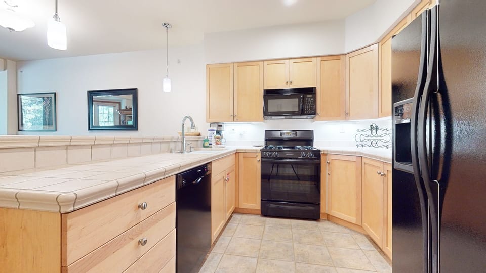 Condo, 2 Bedrooms | Private kitchen | Fridge, oven, coffee/tea maker, toaster