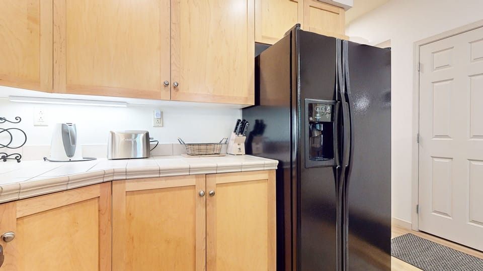 Condo, 2 Bedrooms | Private kitchen | Fridge, oven, coffee/tea maker, toaster