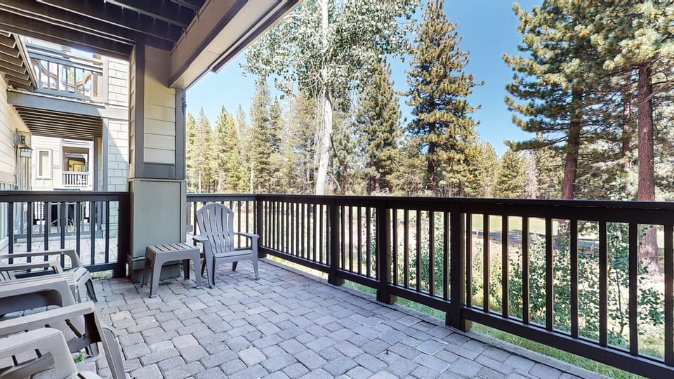 Condo, 2 Bedrooms | Property grounds