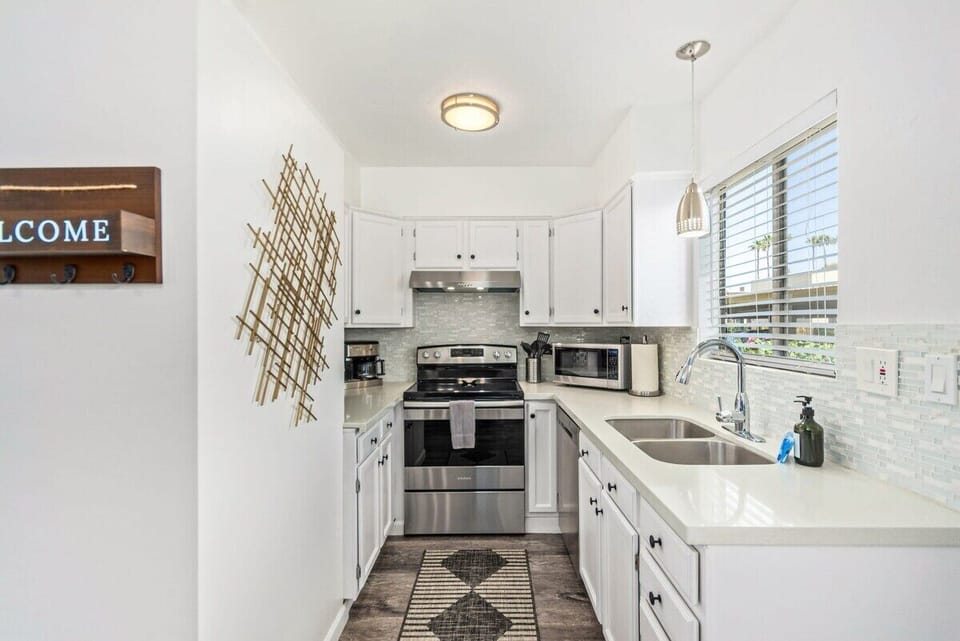 Updated fully stocked kitchen