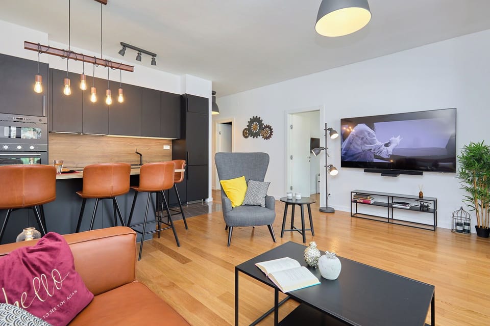 Open plan kitchen/dining/living room