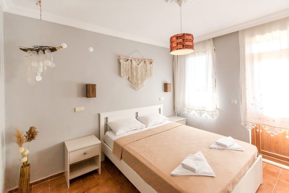 Classic Room | Desk, free WiFi, bed sheets