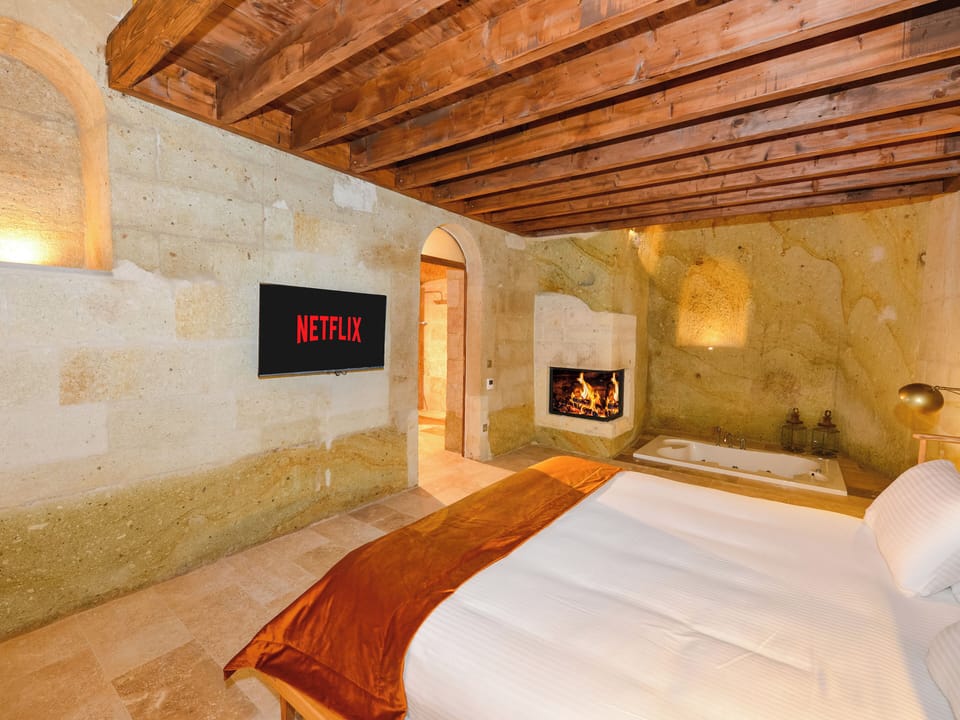 Duplex Cave Suite | Premium bedding, minibar, in-room safe, free WiFi