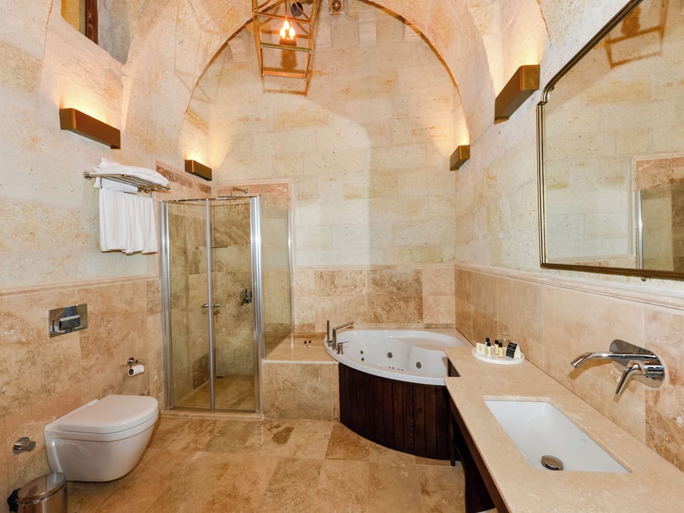 King Suite | Bathroom | Hair dryer, slippers, heated floors, towels