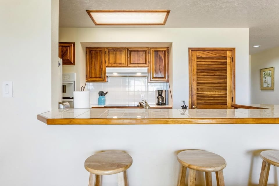 Condo, 1 King Bed with Sofa bed (Kahaluu Bay Villas #103) | Private kitchen | Paper towels
