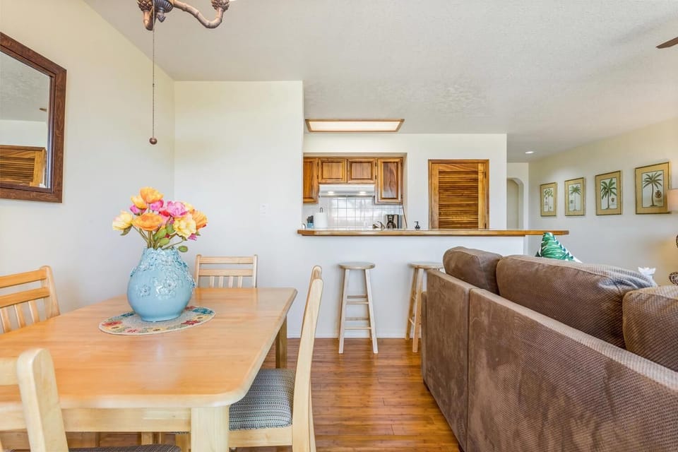Condo, 1 King Bed with Sofa bed (Kahaluu Bay Villas #103) | Dining