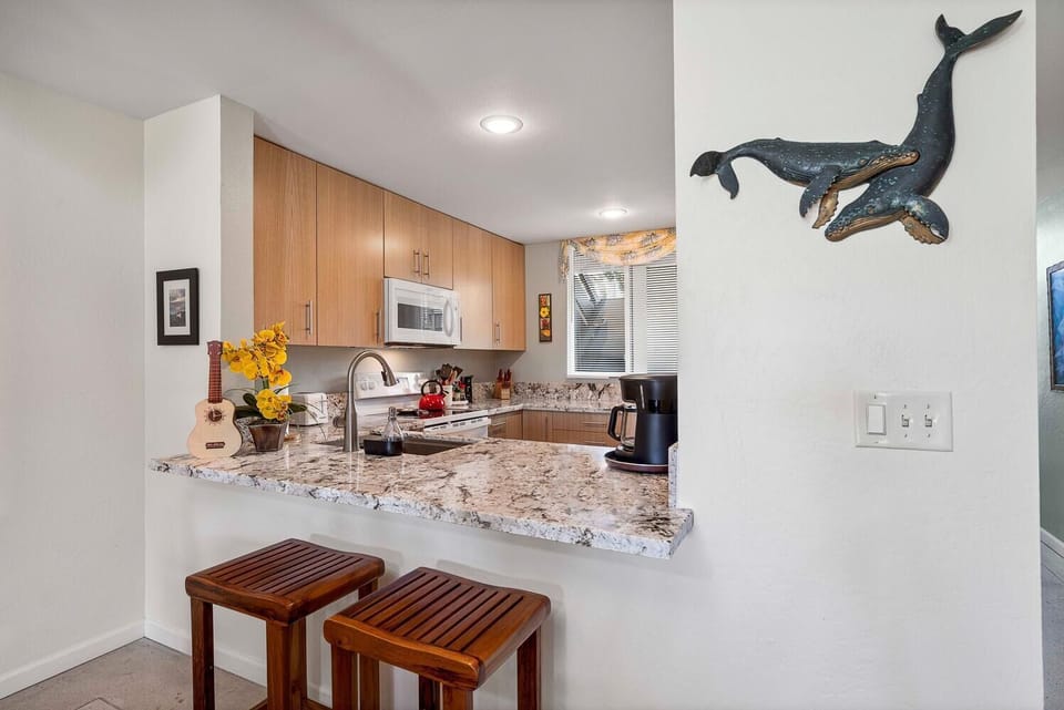Condo, Multiple Beds (Keauhou Kona Surf & Racquet Club#7-10) | Private kitchen | Dishwasher, paper towels