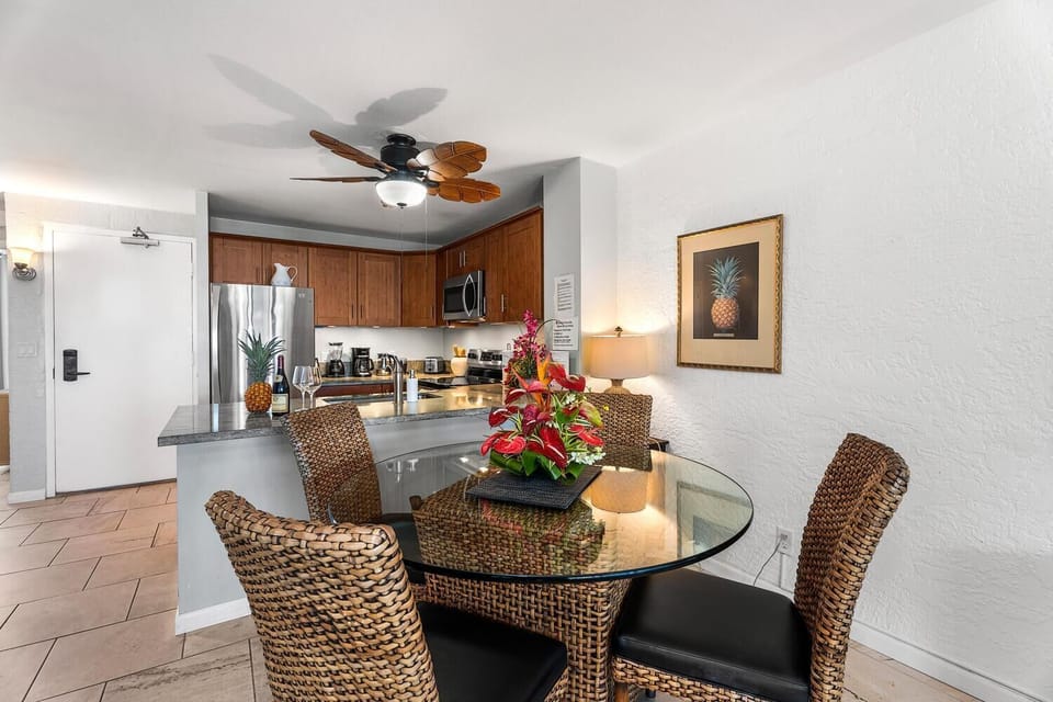 Condo, Multiple Beds (Alii Villas#127 Remodeled, AC & Ocean) | Dining