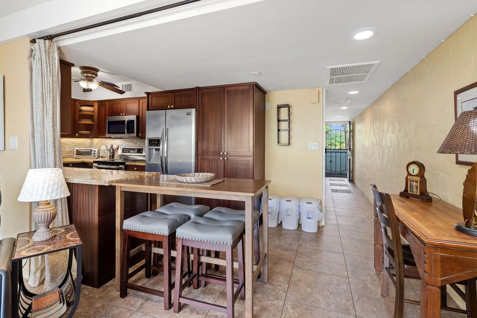 Condo, 1 King Bed with Sofa bed (Casa De Emdeko 210) | Private kitchen | Dishwasher, paper towels