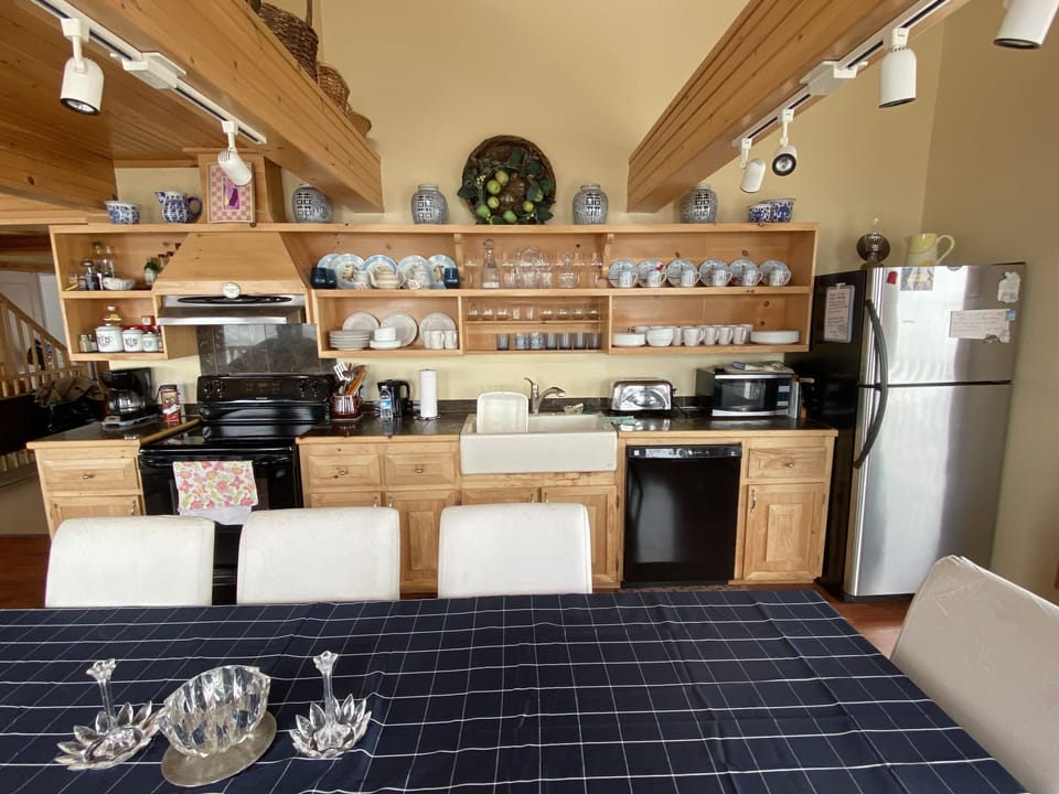 Fully equipped kitchen in an open concept area 