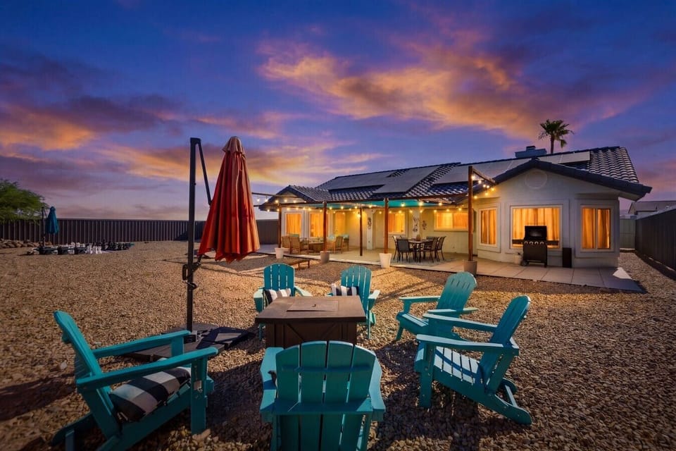 Outdoor Space: Keep the conversation flowing late into chilly autumn nights around the warmth of the fire.