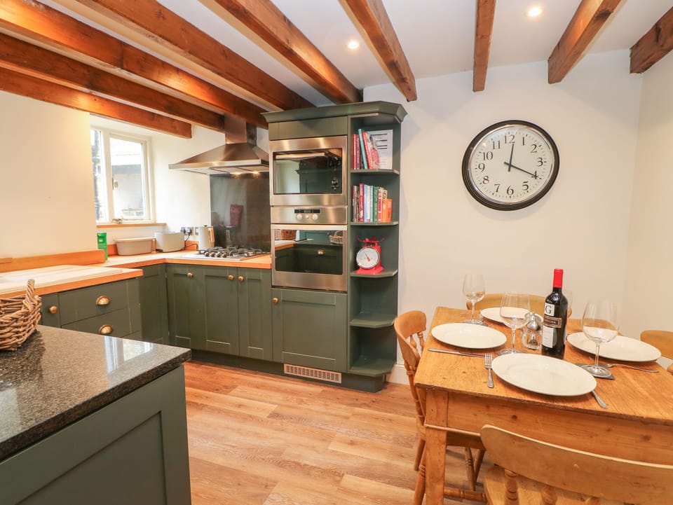 Cottage | Private kitchen | Fridge, microwave, dishwasher, electric kettle