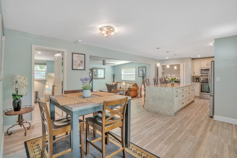 Flooring, Hardwood, Floor, Indoors, Room