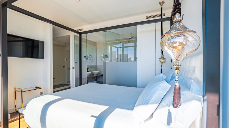 Superior Room | Minibar, in-room safe, soundproofing, iron/ironing board