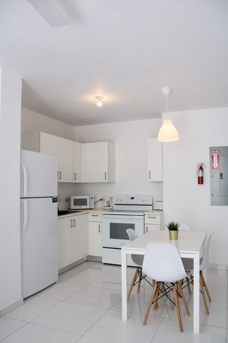Basic Double Room Single Use | Private kitchen | Fridge, microwave, cookware/dishes/utensils