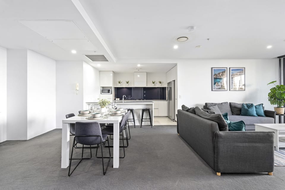 Cozy living room area with the dining area
