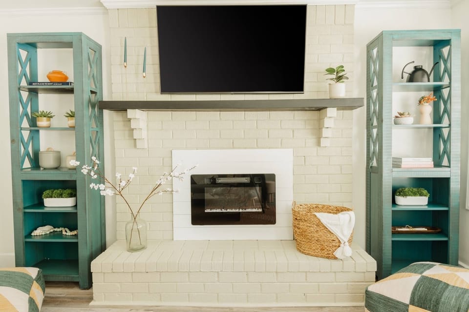Cable television + functional fireplace!
