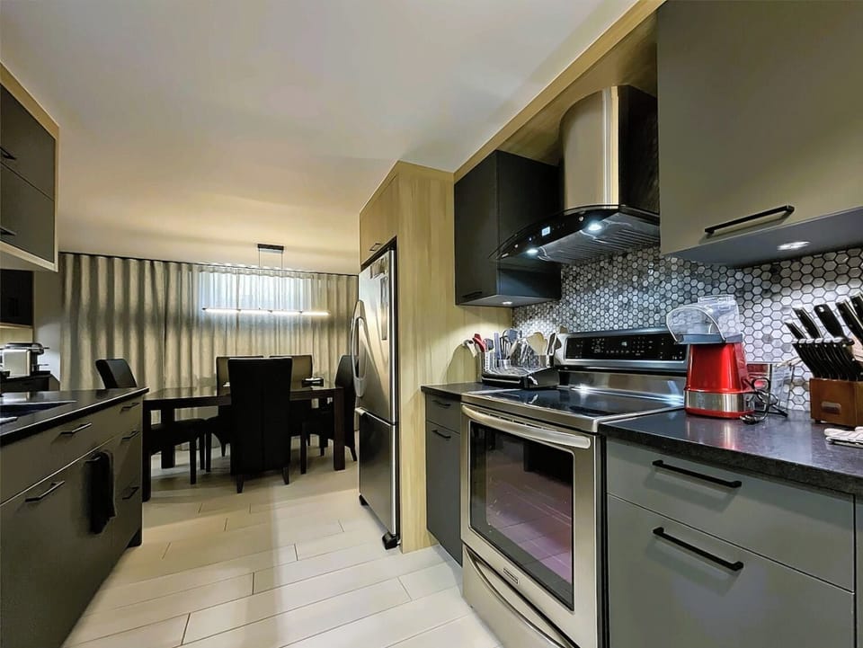 Superior Apartment, 2 Bedrooms, Non Smoking, Air conditioning | Private kitchen | Fridge, microwave, oven, stovetop
