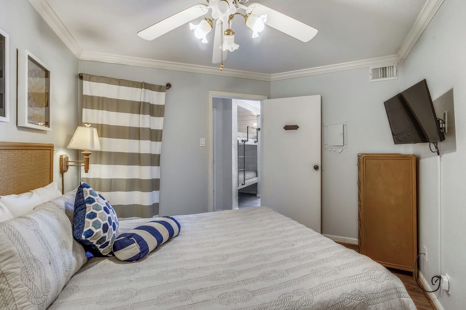 Relax by the Beach by Ryson Vacation Rentals Apartment in Galveston Island