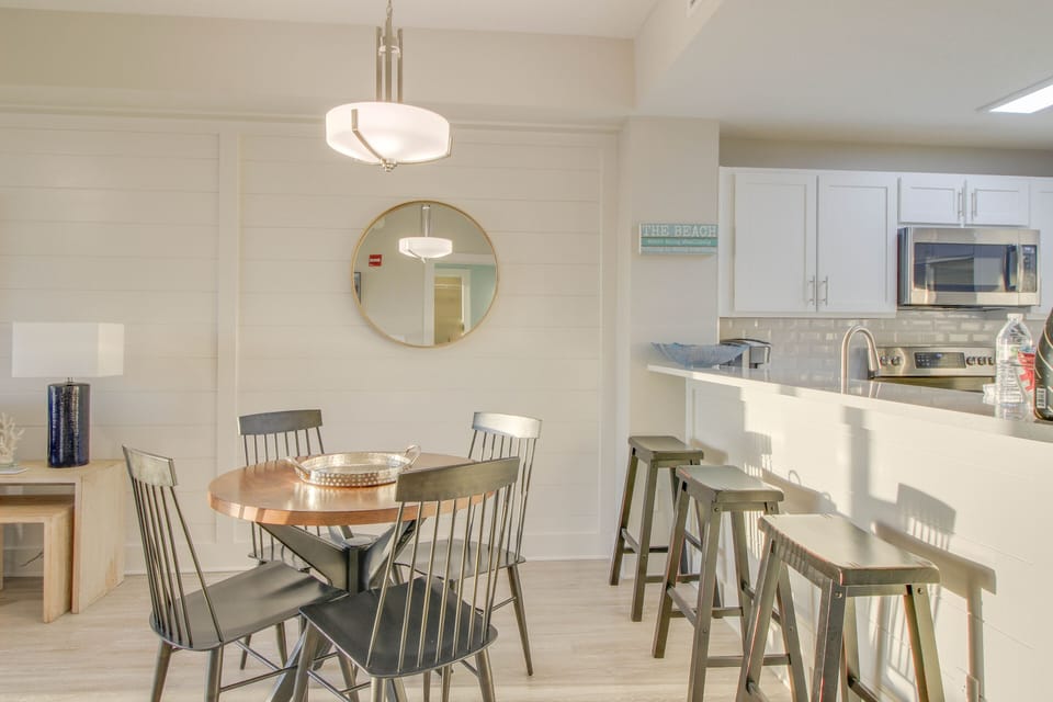 Barstool seating perfect for breakfast and brunch!