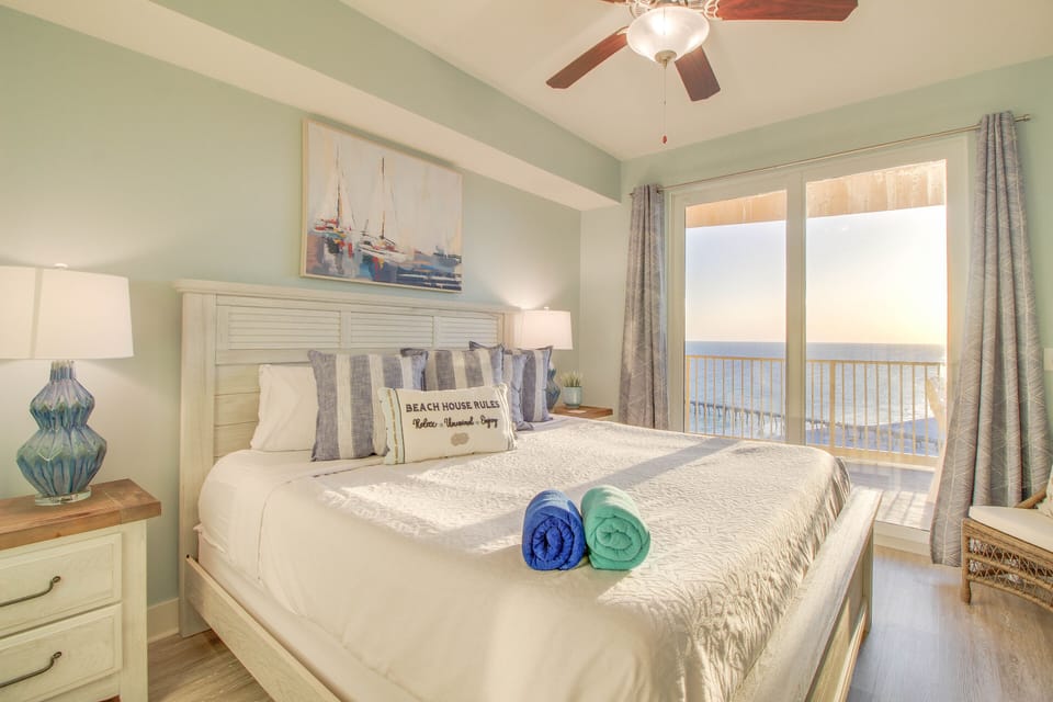 Master bedroom featuring a comfortable king size bed! We provide beach towels in the room so you can change into your bathing suit + head straight to the beach!